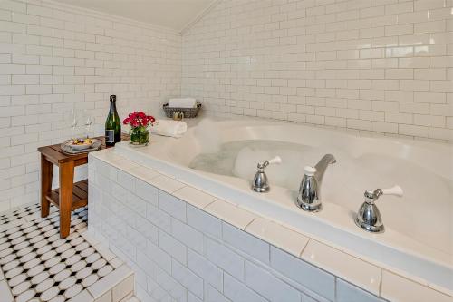 Un baño de Craftsman Inn