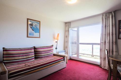 a room with a bed and a large window at Résidence Le Pédrou - maeva Home - Studio 2 Personnes - Confort MAE-3956 in Font Romeu Odeillo Via