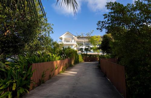 a driveway leading to a house with a fence at Blue Elephant Villa Koh Phangan in Haad Pleayleam