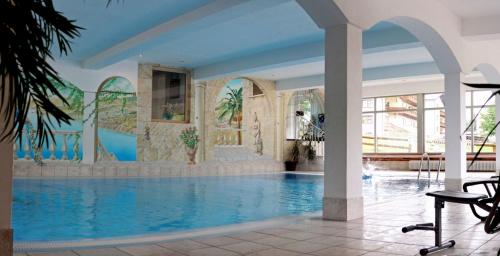 a swimming pool in a building with a swimming pool at Casa Bellanova in Nauders