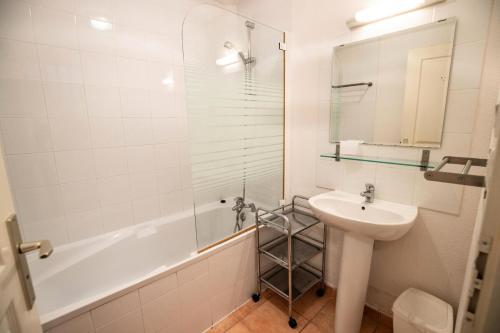 Koupelna v ubytování Les Chalets Petit Bonheur - LES CHALETS PETIT BONHEUR - CHT79 MAE-2494