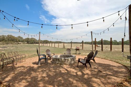 Φωτογραφία από το άλμπουμ του Tree House Bungalow @ Bergheim Ranch σε Bergheim