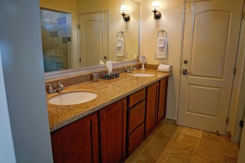 a bathroom with two sinks and a large mirror at Paraiso del Mar Condominiums in Misiones de La Paz