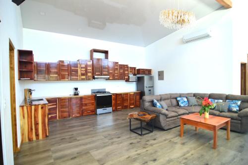 a living room with a couch and a kitchen at Canavida Villas & Resort in Uvita