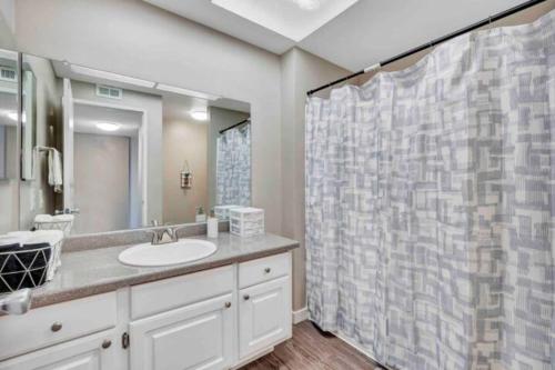 a bathroom with a sink and a shower at North Pomona Home Near Claremont Colleges in Pomona