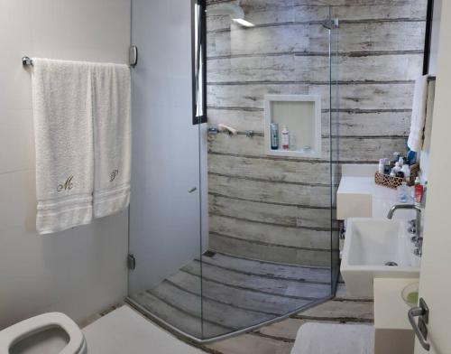 a bathroom with a shower and a sink at Apartamento Sorocotuba Guaruja in Guarujá