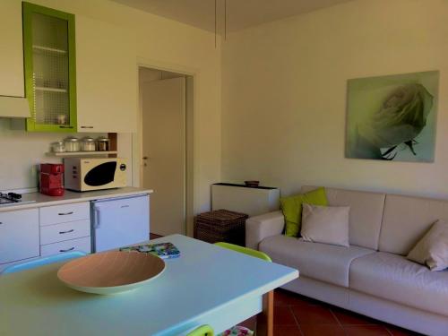 Dapur atau dapur kecil di Alice&Luna's Apartaments Sirmione