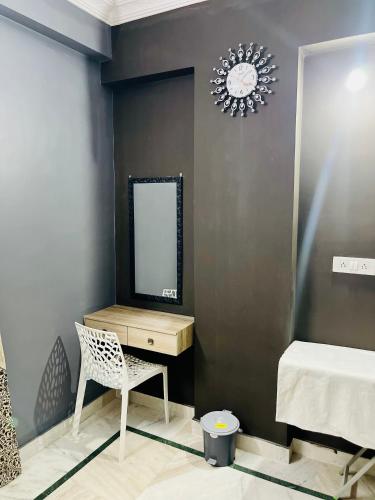a room with a desk with a mirror and a chair at Prince Castle-2BHk Luxurious Apartment/Guesthouse in Hyderabad