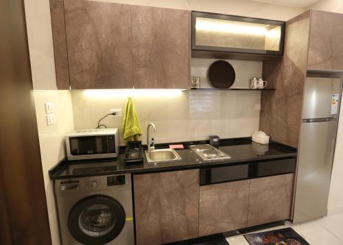 Kuchyň nebo kuchyňský kout v ubytování Third circle Luxury Hotel apartment