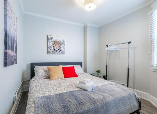 a bedroom with a bed with a blue and white comforter at James St Apartment Unit - Sleeps 6 in Hamilton