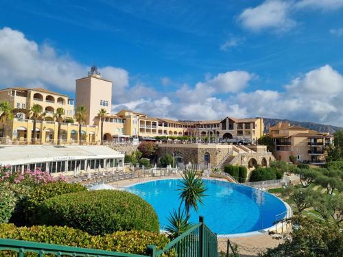 CAP ESTEREL AGAY SAINT RAPHAEL VUE COEUR DU SITE PISCINE GOLF MER Studio 4 personnes chez Magali