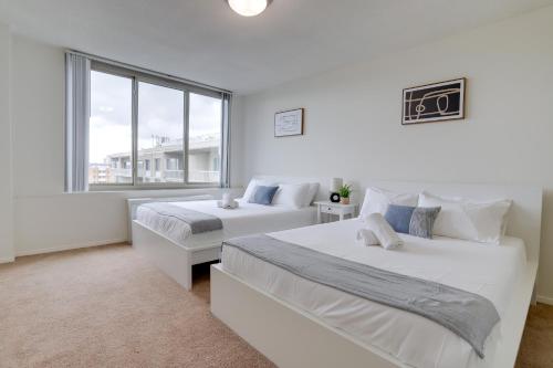 Katil atau katil-katil dalam bilik di Incredible 1 BR Apt + Den @Crystal City With Gym
