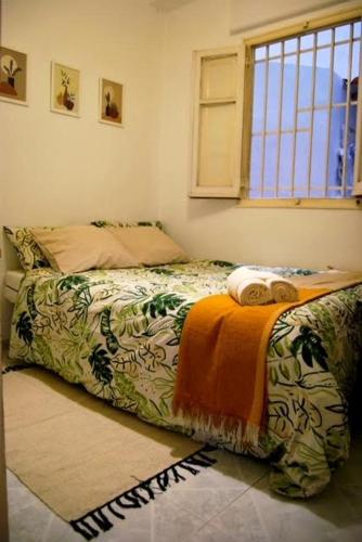 A bed or beds in a room at Habitación céntrica