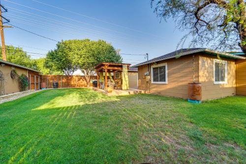 Zahrada ubytování Lovely Lubbock Home with Furnished Deck and Grill