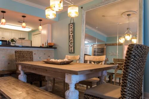 Φωτογραφία από το άλμπουμ του Charming Walk-Out No Elevator Needed! Waterscape A233 σε Fort Walton Beach