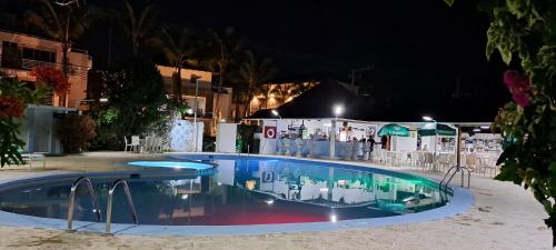a swimming pool at night with tables and chairs at seltenes Fundstück in La Laguna
