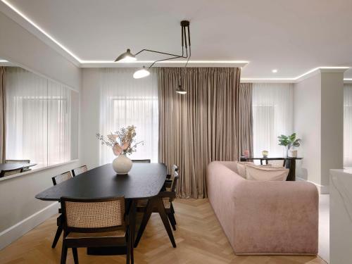 Gallery image of Vogue Hotel Montreal Downtown, Curio Collection by Hilton in Montréal