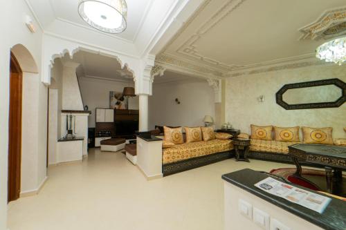 a large living room with a couch and a table at villa Rita chaouen in Chefchaouen