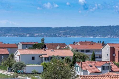 Apartments with parking space Kastel Luksic, Kastela - 22141