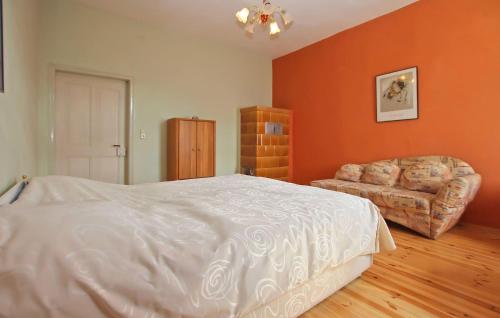 Кровать или кровати в номере Awesome Apartment In Oberuckersee Ot Melzow With Wifi