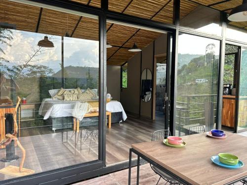 Ketana Eco Hotelにあるバルコニーまたはテラス