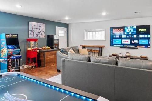 a living room with a couch and a video game at Dream! in Newark