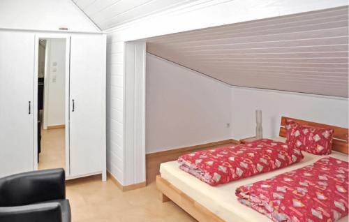 een slaapkamer met een groot bed en een stoel bij 1 Bedroom Beautiful Apartment In Grnow in Blankensee