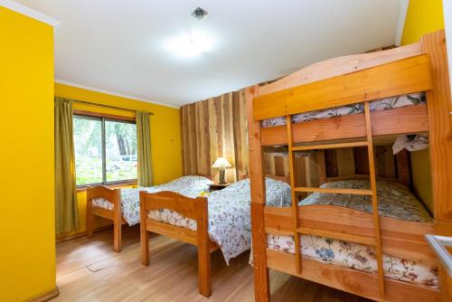 Postel nebo postele na pokoji v ubytování Cabañas el Dorado Pucón