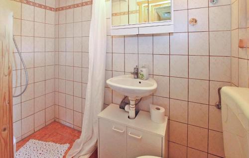 Ванная комната в Stunning Home In Kummerow With Sauna