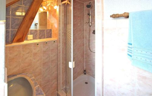 a bathroom with a shower and a bath tub at Amazing Apartment In Meiersberg With Kitchen in Meiersberg
