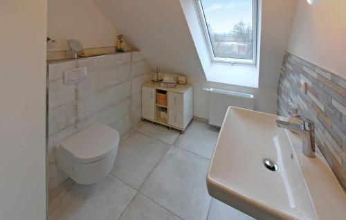 Ένα μπάνιο στο 2 Bedroom Nice Apartment In Usedom
