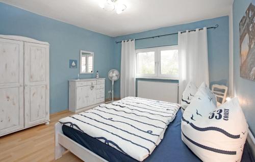 Ένα ή περισσότερα κρεβάτια σε δωμάτιο στο Lovely Apartment In Mirow Ot Schwarz With Wifi