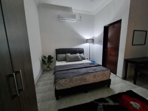מיטה או מיטות בחדר ב-Anzra Home2stay