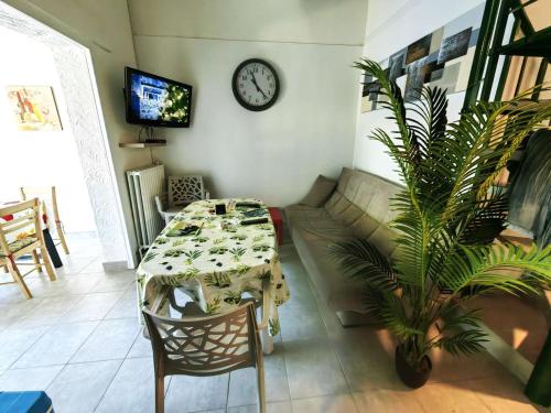 Villa mitoyenne avec piscine et parking pour 4 personnes - FR-1-607-189