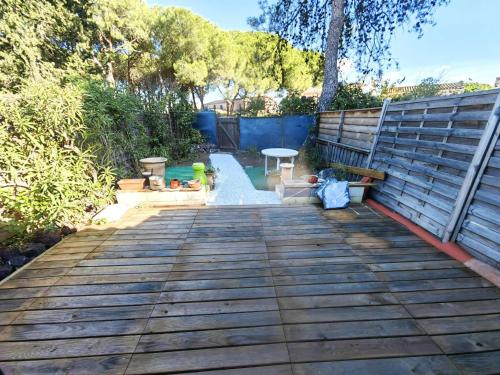 Villa mitoyenne avec piscine et parking pour 4 personnes - FR-1-607-189