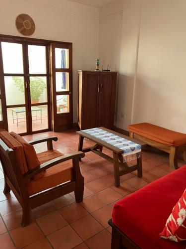 Ruang duduk di La Casa de Dona Irma Townhouse