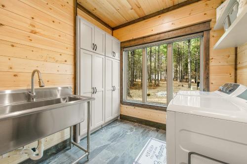 Pine Creek Lodge tesisinde bir banyo