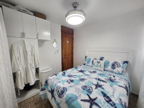 Gallery image of Beachfront Apartment, Quiet 4 Beds, 1 Bath, AC, Wi-Fi, Hot Water, in Paraiso near Los Patos in Paraíso