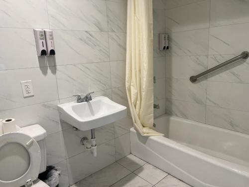 Un baño de Pomona Inn