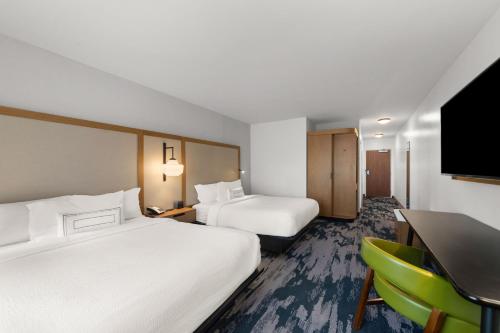 Кровать или кровати в номере Fairfield Inn & Suites Brooksville Suncoast Parkway