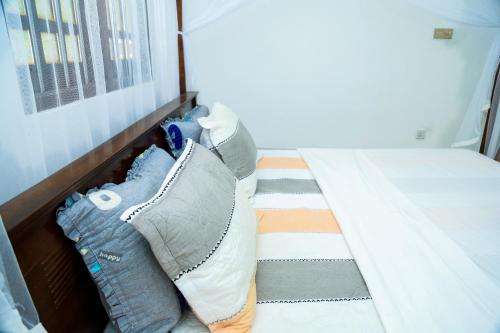 a bed with pillows sitting on top of it at Eton Villa Talpe in Talpe