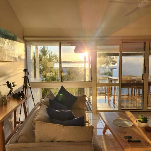 Χώρος καθιστικού στο Spinnaker Waters - Entire 2 Bedroom Apartment at Sandstone Point