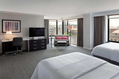 Postel nebo postele na pokoji v ubytování JW Marriott Washington, DC