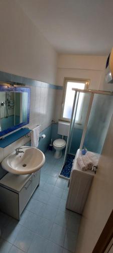 a bathroom with a sink and a toilet at Belvedere Casuzze in Santa Croce Camerina