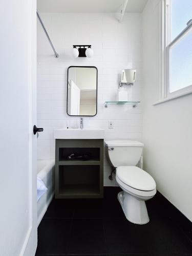 FOUND Hotel Carlton, Nob Hill Image
