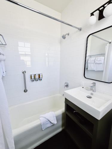 FOUND Hotel Carlton, Nob Hill Image