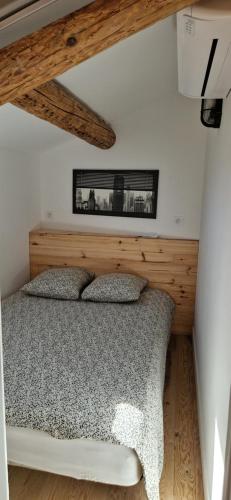 Voodi või voodid majutusasutuse Appartement dans un mas provençal rénové toas