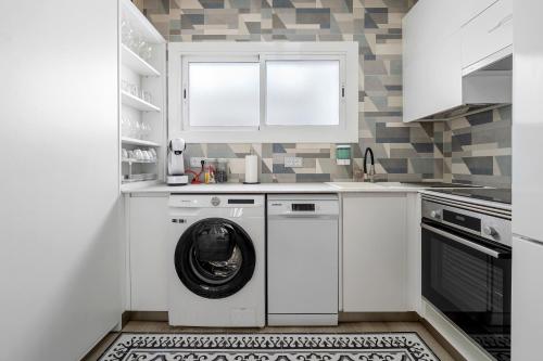 Kuchyň nebo kuchyňský kout v ubytování Duplex center- Calafell