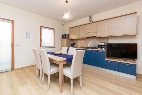 a kitchen and dining room with a table and chairs at Appartamenti My Dream in Malcesine