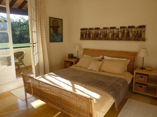 מיטה או מיטות בחדר ב-Charming apartment in Oberrieden